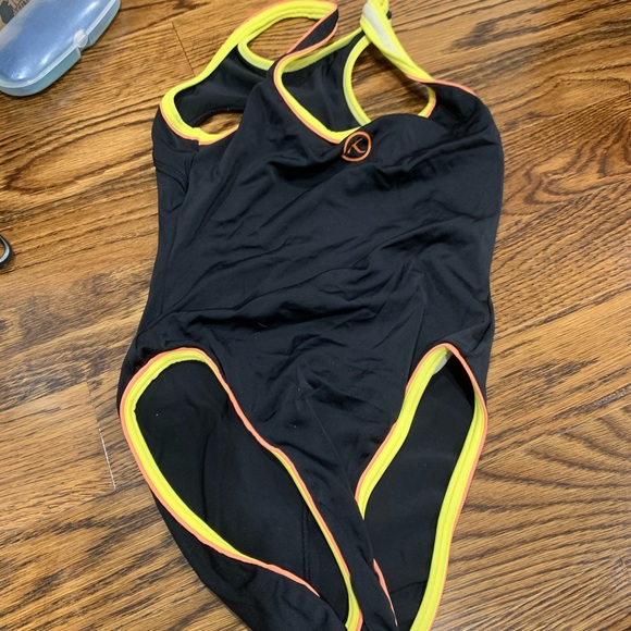 Linda’s one piece swim suit size 6 - Picture 1 of 3